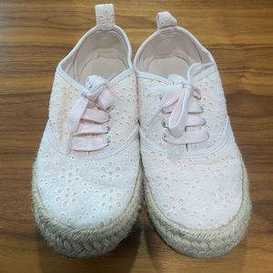 Flower pattern espadrille shoes.